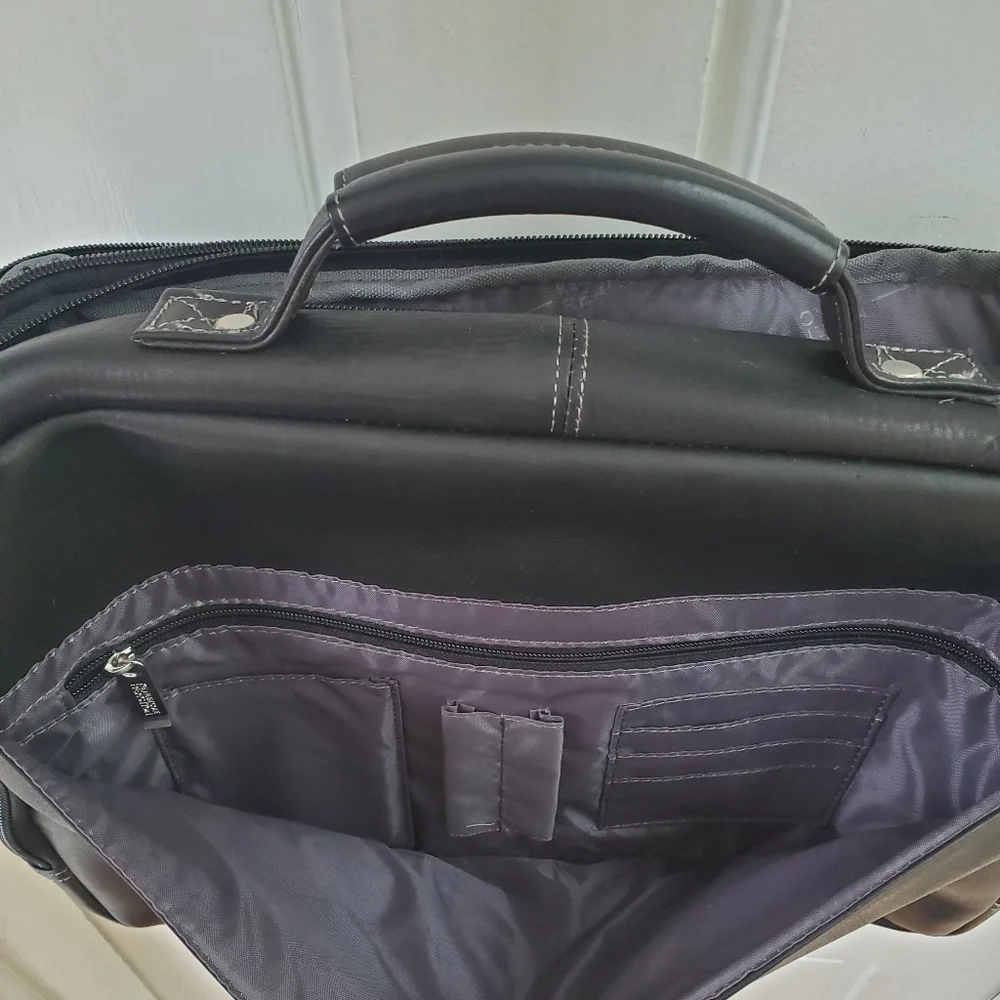 Like New Kenneth Cole Reaction Colombian Leather Flapover Laptop Bag - Brown
